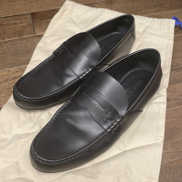 Black Louis Vuitton penny loafers size 7 1/2. Lightly worn, preteen condition. - Picture 4 of 8